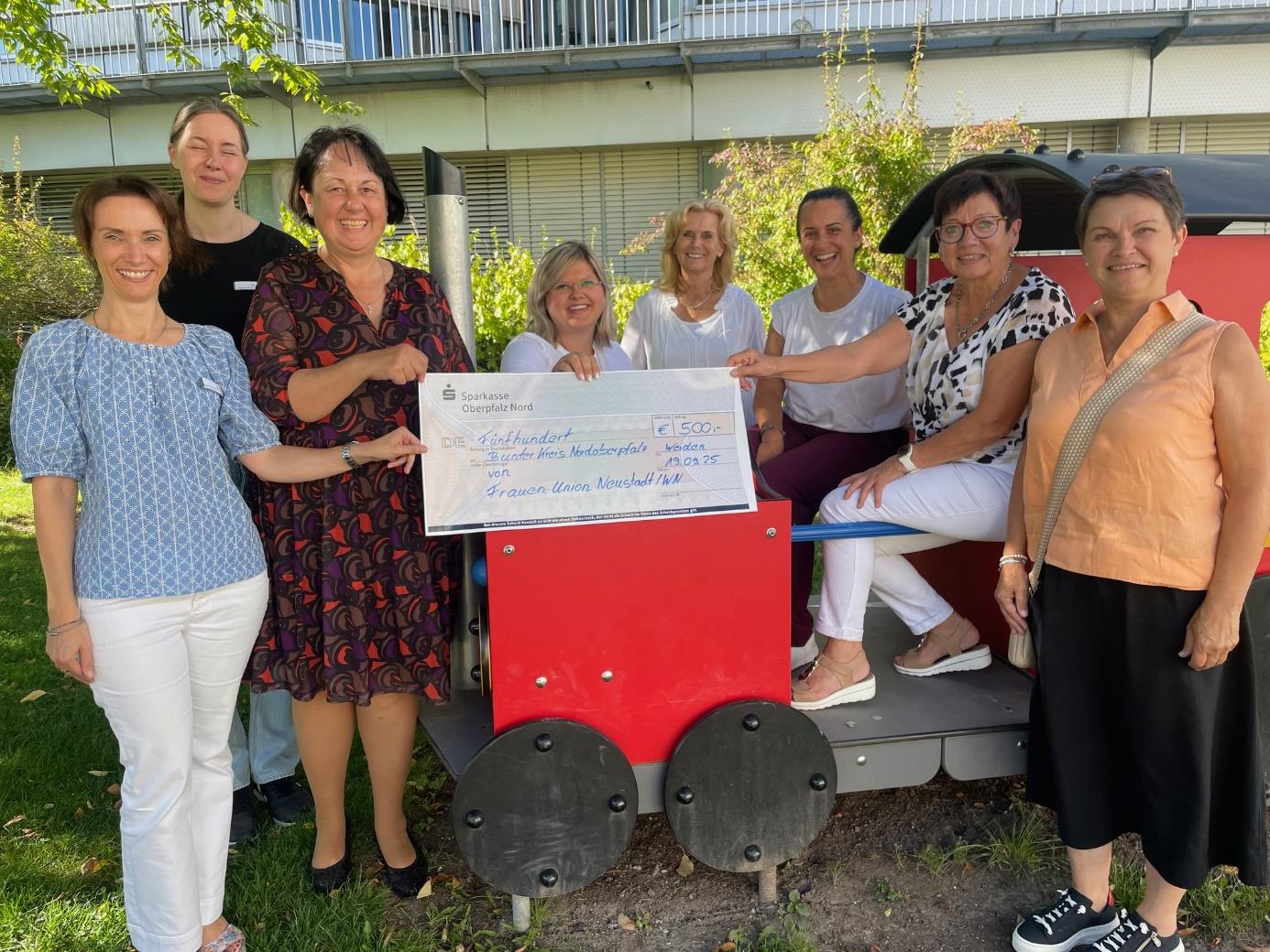 25-09_20_PM_Spende_Frauen-Union_Weltkindertag
